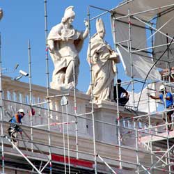 Addetti alla manutenzione e decorazione superfici architettoniche